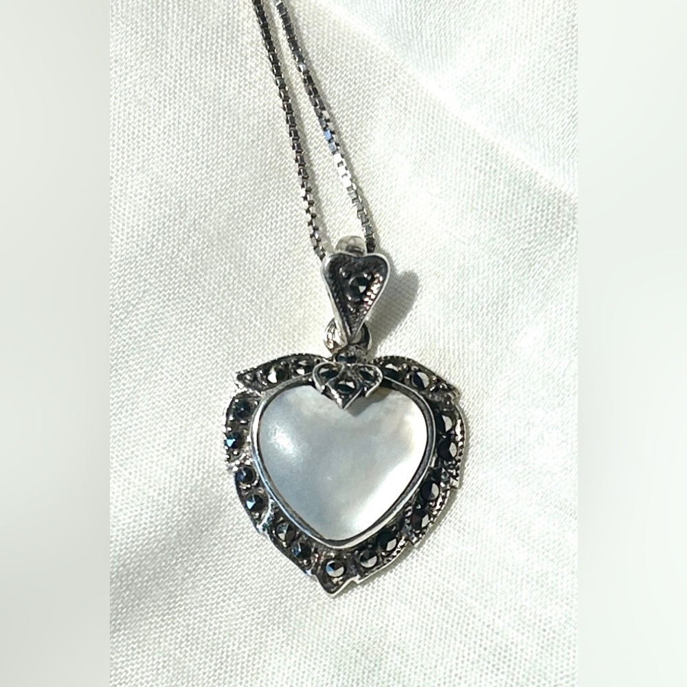 VTG Sterling Mother Of Pearl/Marcasite Petite Heart Pendant 20mm Sterling Chain